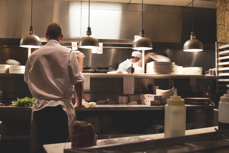 restaurant-SIGNES-min_work-restaurant-steel-busy-meal-food-1327589-pxhere.com